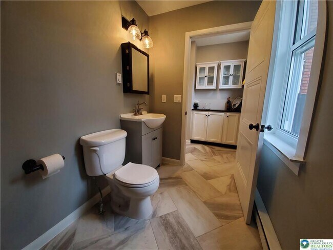 Building Photo - 628 Coal St