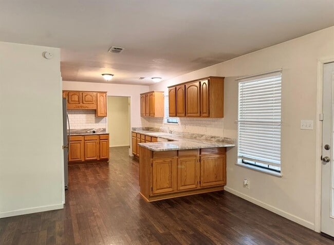 Building Photo - 124 Forest Dr