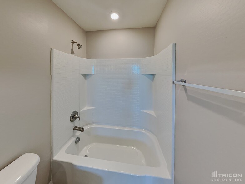 Building Photo - 3940 S 79th Dr