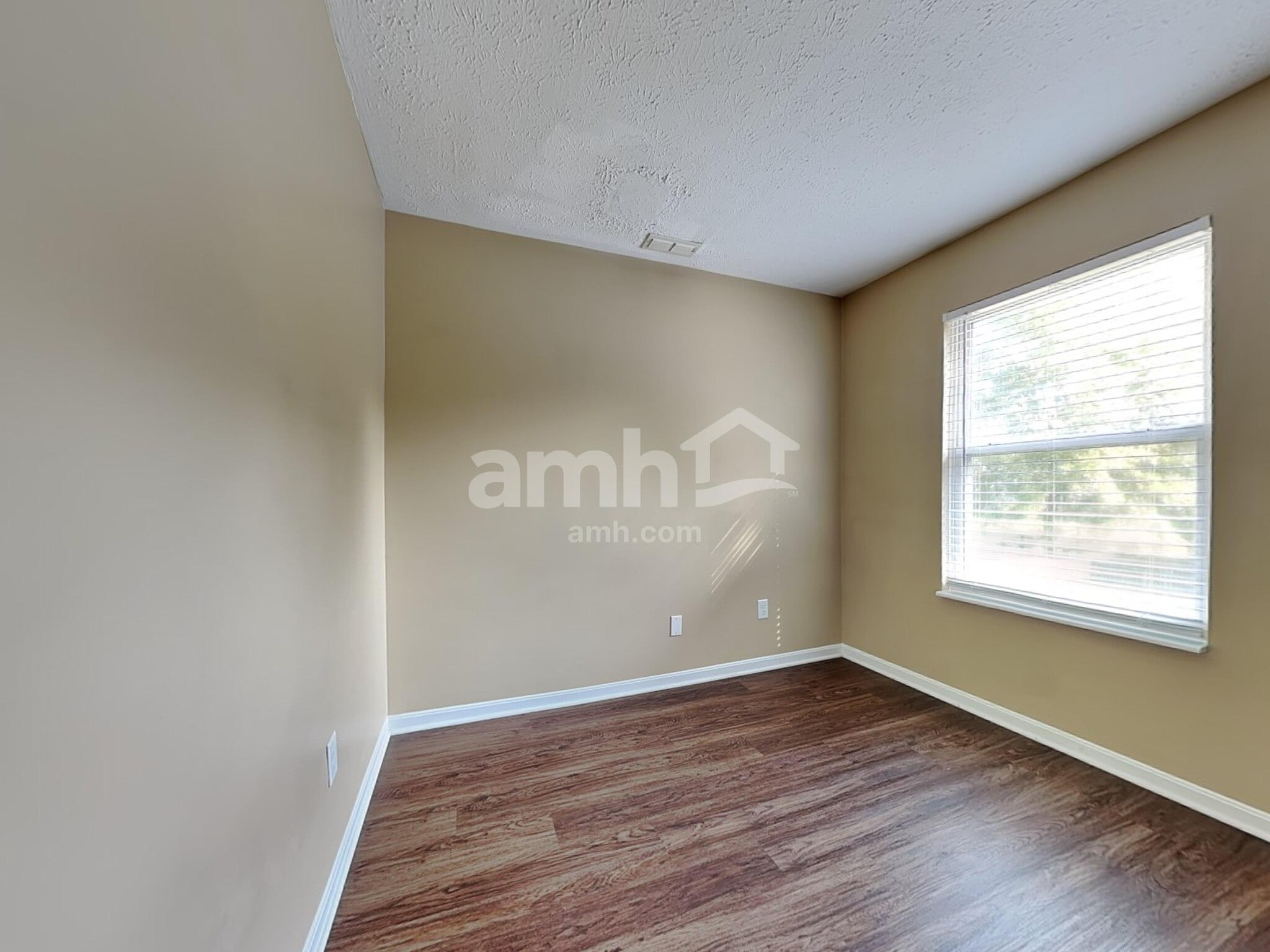 Building Photo - 640 Linden Creek