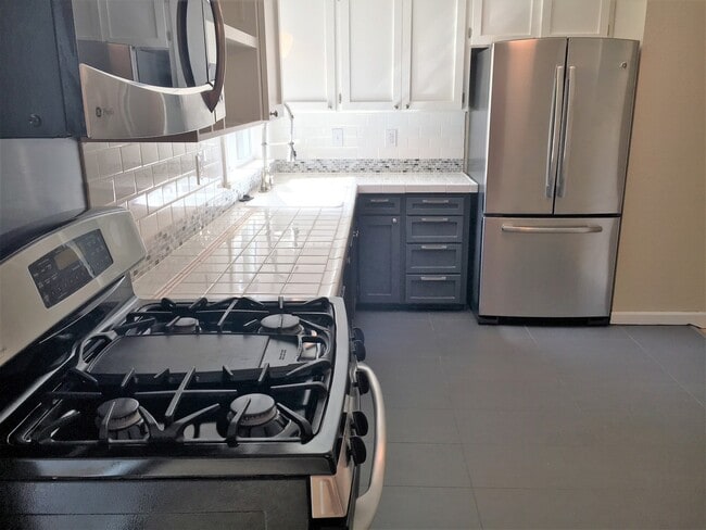 Building Photo - Beautiful 4 Bedroom Gem – Walk to Juanita Beach! Special Price + Dec 15 Move-In Incentive!