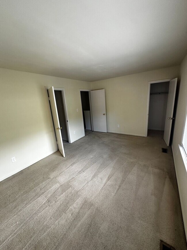 Building Photo - Cozy townhome in Grafton section of York C...