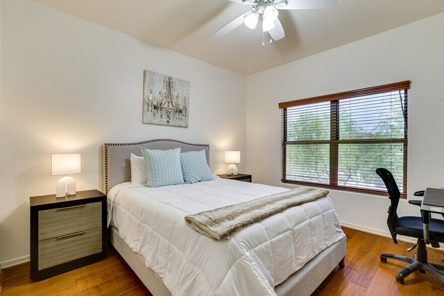 Building Photo - 33550 N Dove Lakes Dr