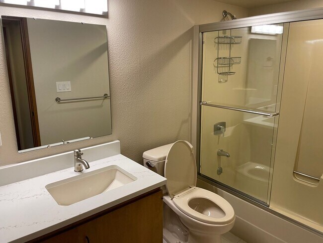 Building Photo - Magnolia Sound view home located near coveted Carleton park neighborhood