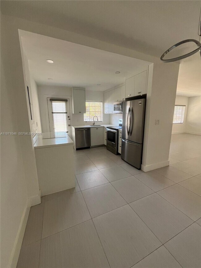 Building Photo - 11855 NE 19th Dr