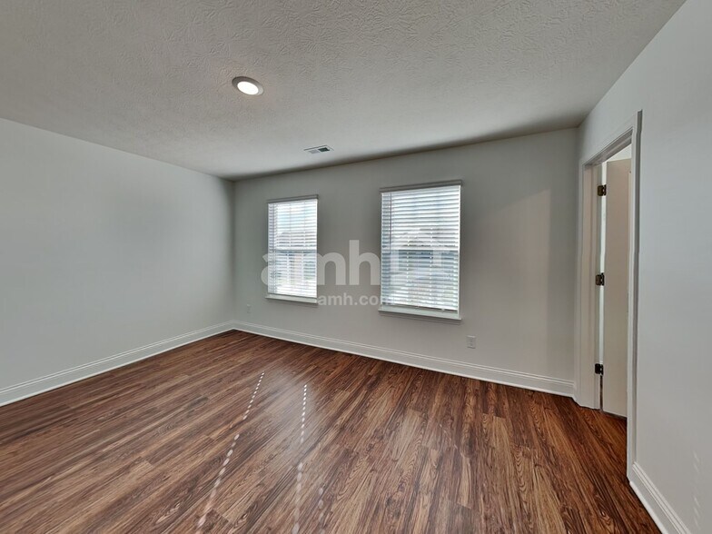 Building Photo - 8421 Northpoint Dr