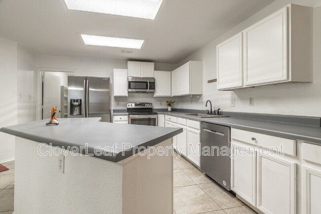 Building Photo - 818 Quitman Oak