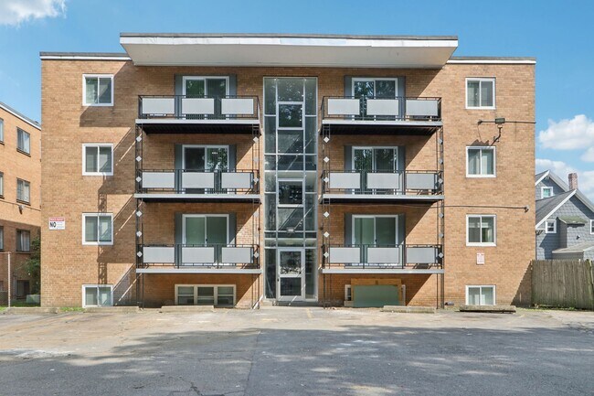 Building Photo - 1045 River St