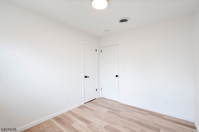 Building Photo - 929 Heaton Pl