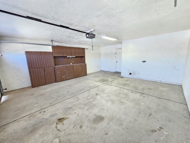 Building Photo - 4417 W 16th Ln