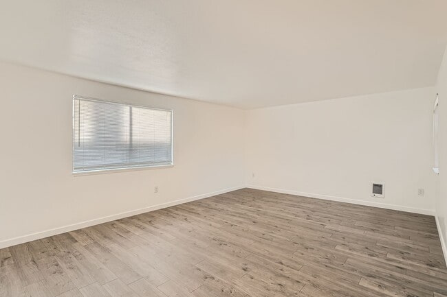 Building Photo - 2025 C St SE