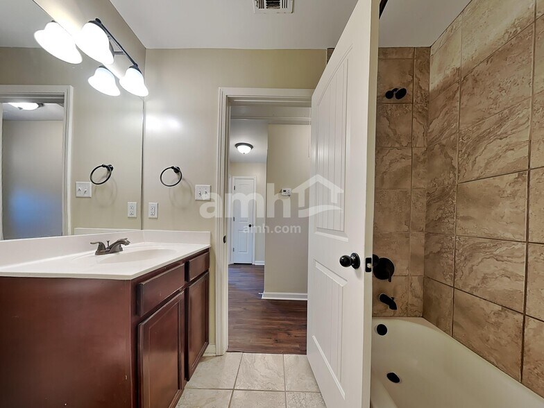 Building Photo - 1246 Carlton Ridge Dr