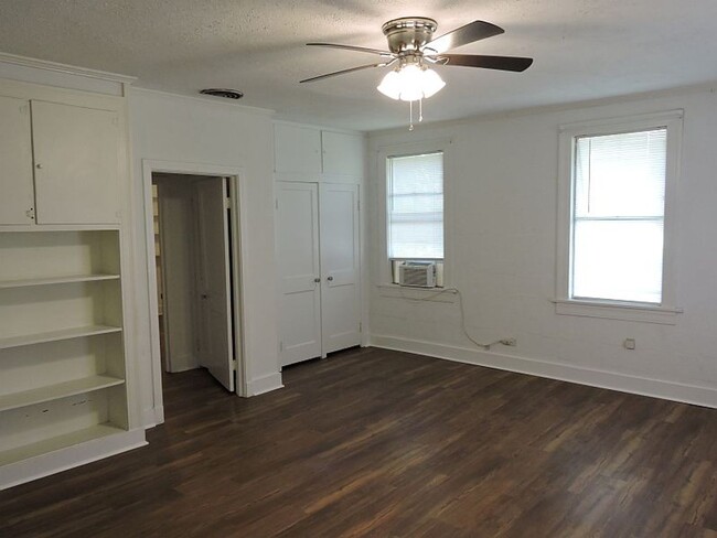 Building Photo - Great home near LSU Lakes