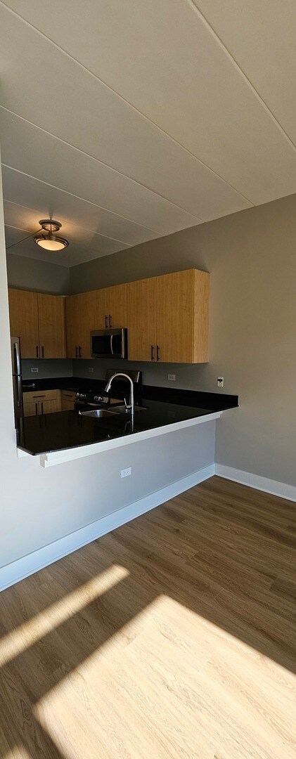 Building Photo - 1155 W Madison St