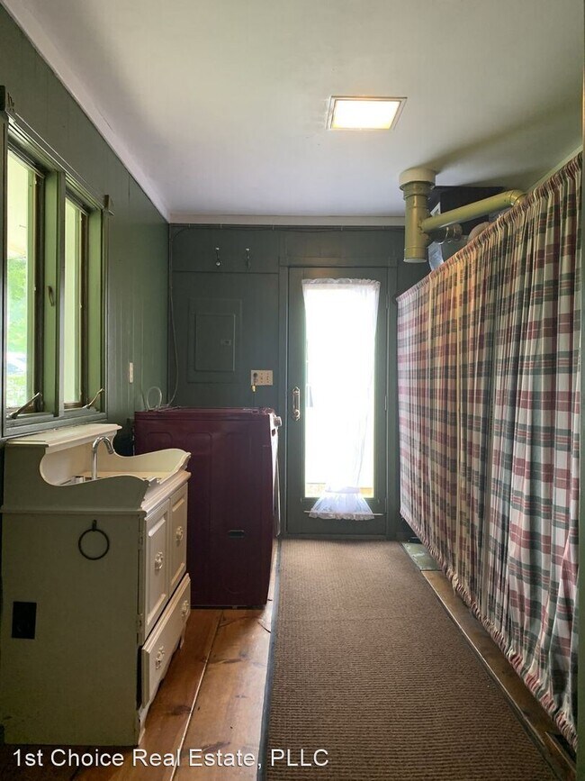 Building Photo - 2 br, 1 bath House - 10601 Riverside Drive