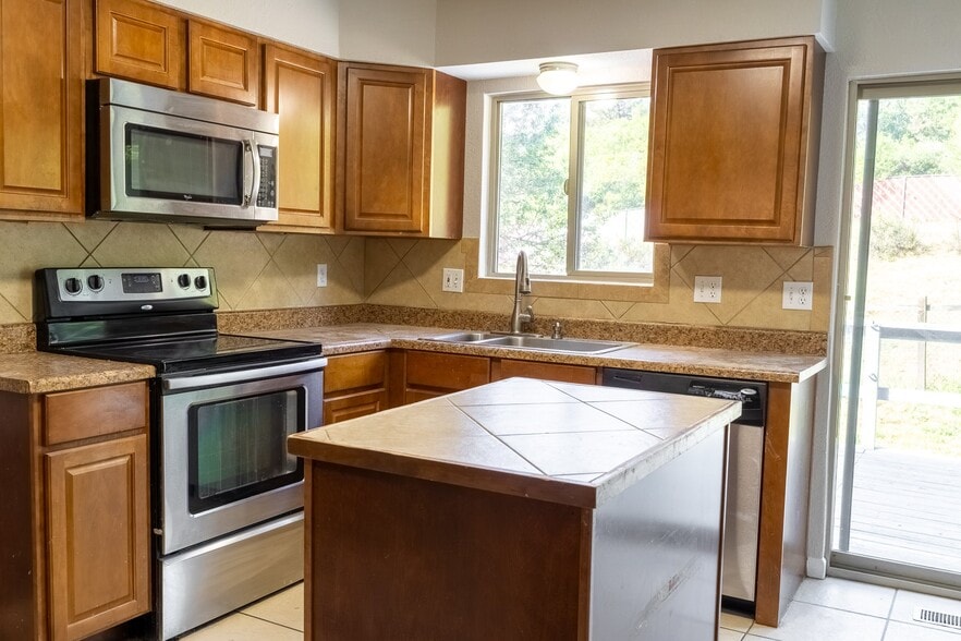 Building Photo - 5418 Alta Loma Rd