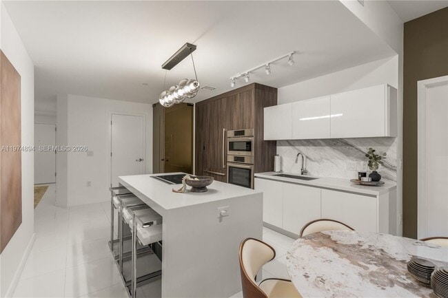 Building Photo - 851 NE 1st Ave