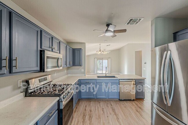 Building Photo - 13930 W Country Gables Dr