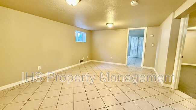 Building Photo - 319 Barth Ave
