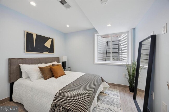 Building Photo - 2220 E Harold St