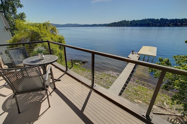 Building Photo - 3bd/3.75ba Sammamish Home