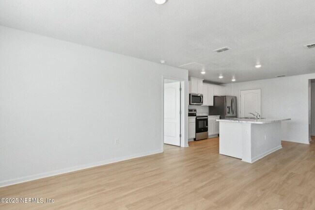 Building Photo - 65445 River Glen Pkwy