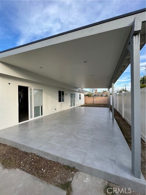 Building Photo - 16152 Rinaldi St