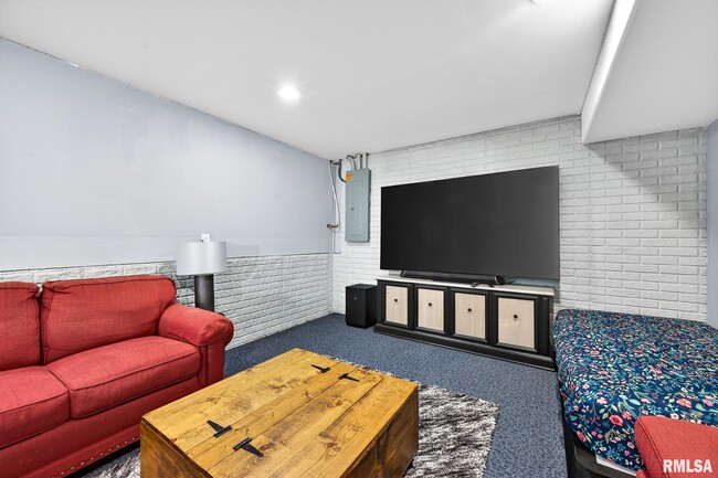 Building Photo - 2314 W Kenfield Ct