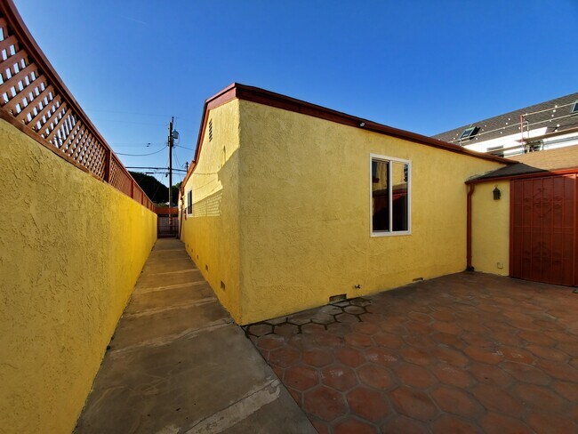 Building Photo - 2937 Virginia Ave