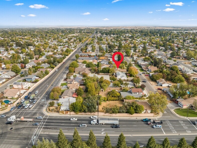 Building Photo - 8917 Fredric Ave