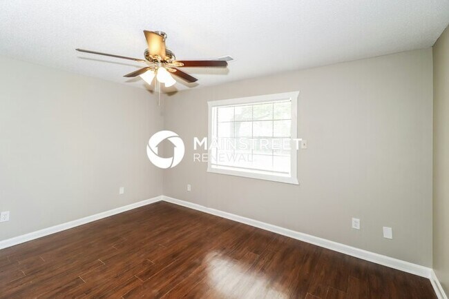 Building Photo - 4 Bedroom Pet-Friendly Home in Memphis, TN with Main Street Renewal
