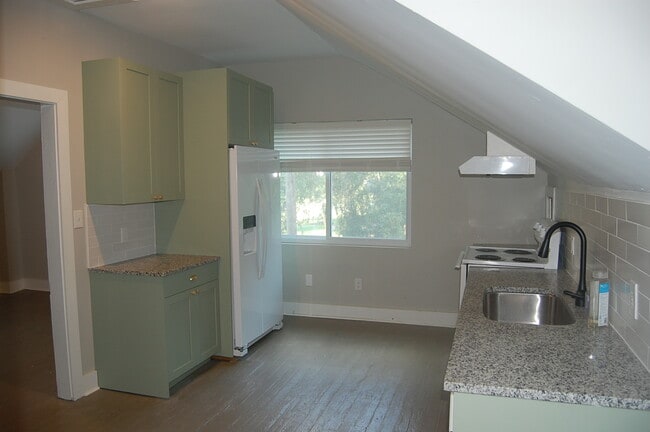 Building Photo - 2225 Atchley St
