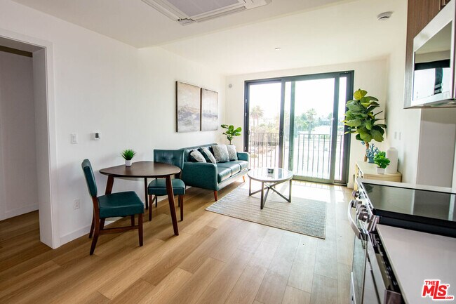 Building Photo - 2853 West Blvd