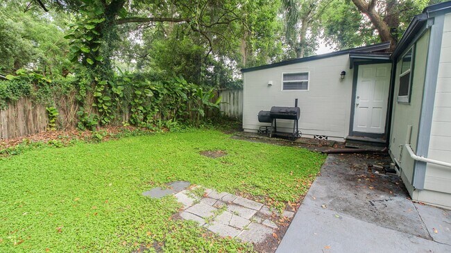 Building Photo - 1709 Cloverlawn Ave