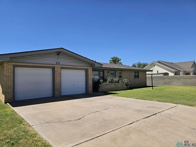 Building Photo - 217 W University Dr