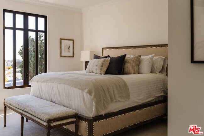 Building Photo - 11847 Gorham Ave