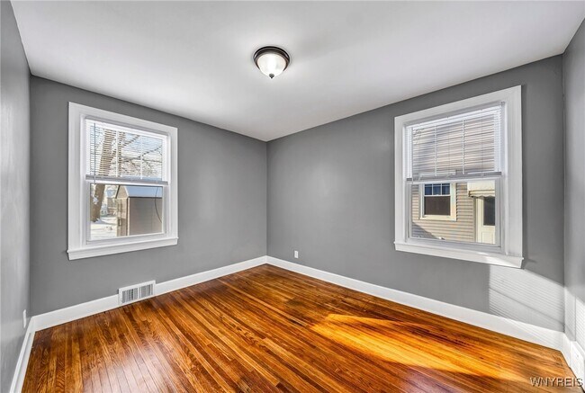 Building Photo - 206 Wrexham Ct N