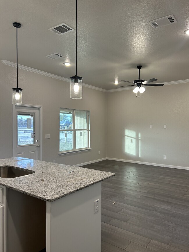 Building Photo - 6003 Aquilla Dr