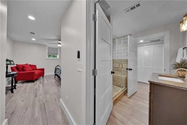 Building Photo - 225 Jayne Ellen Way