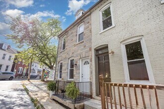 Building Photo - "Charming 3-Bed Townhouse Retreat in the Heart of Lancaster – Spacious 1728 Sq Ft Living!"