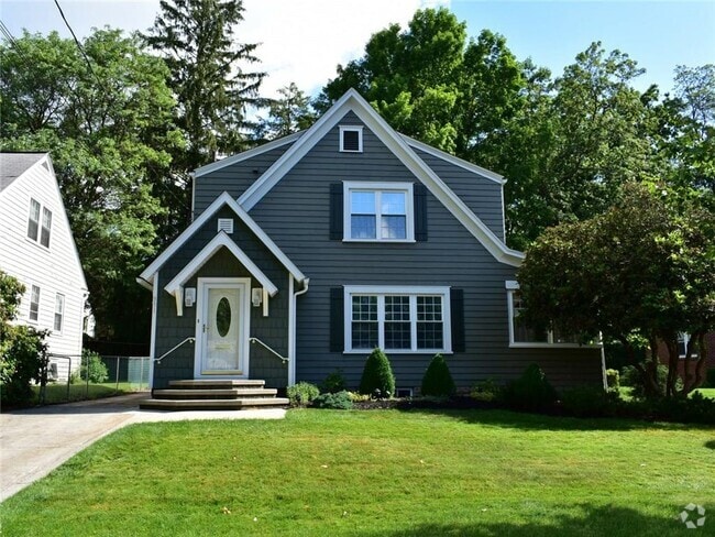 Building Photo - 351 Ravine St