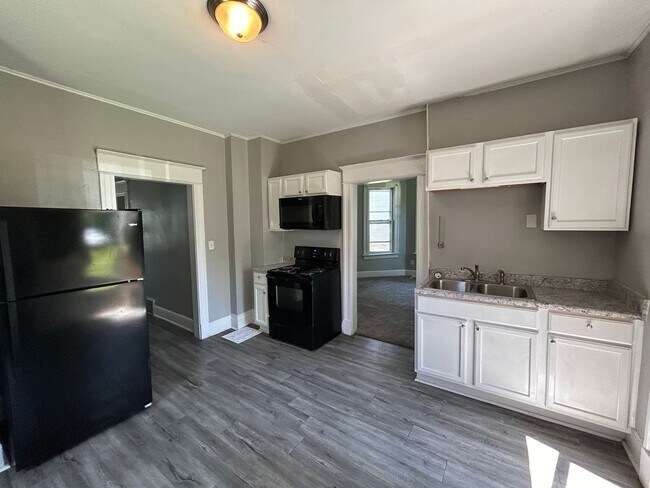 Building Photo - 3 bedroom 1 bath house in Davenport