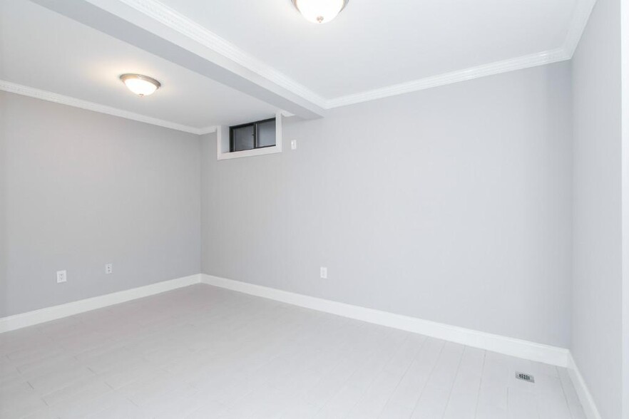 Building Photo - 434 W 52nd St