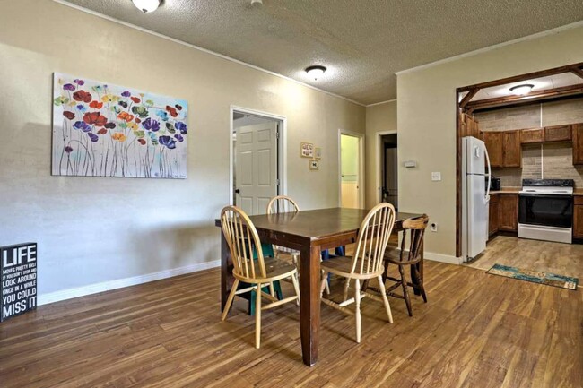 Building Photo - 526 S 225 W