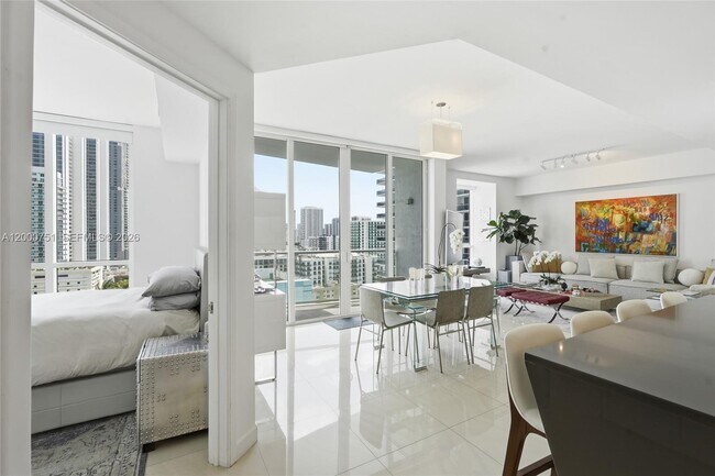 Building Photo - 601 NE 27th St