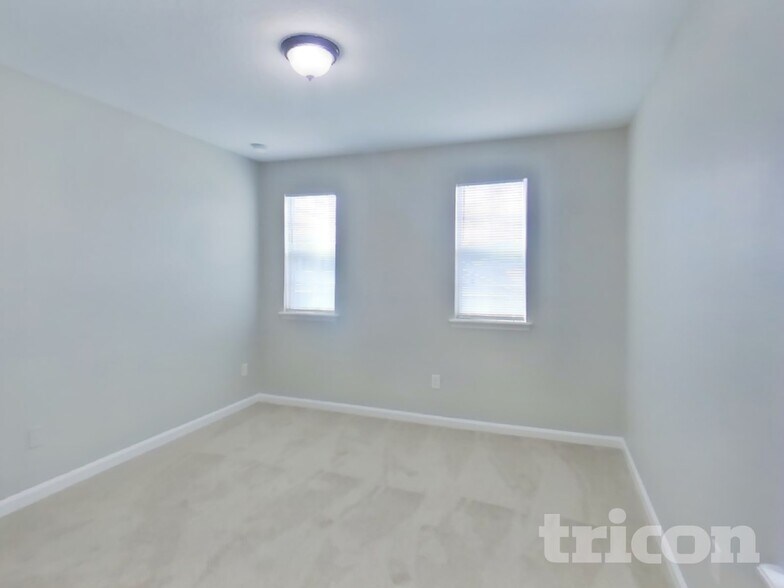 Building Photo - 12034 Alexandra Dr