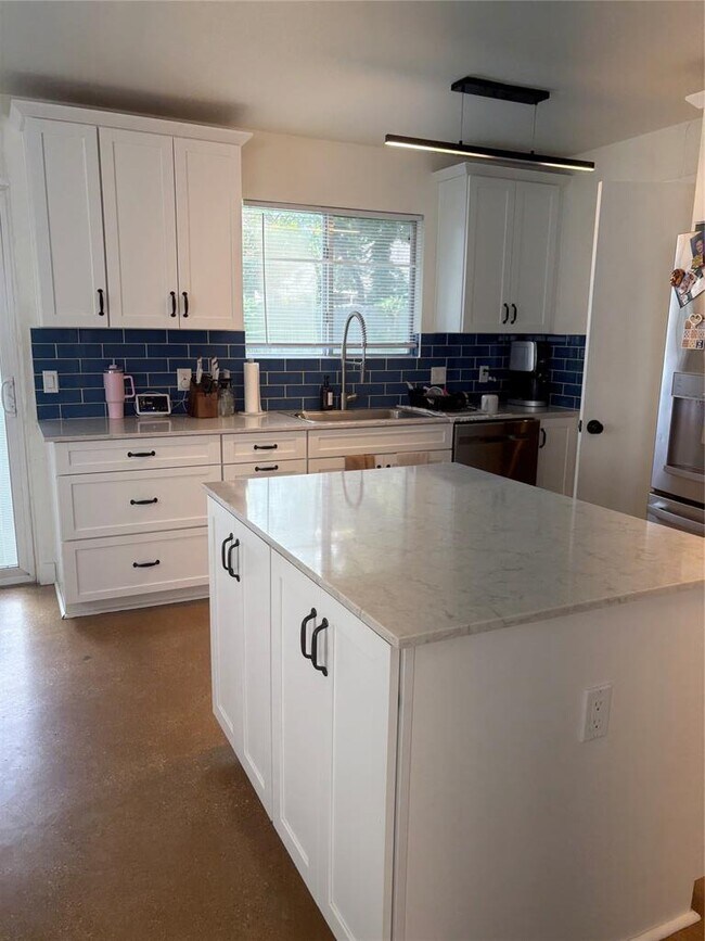 Building Photo - 9503 Dalewood Dr