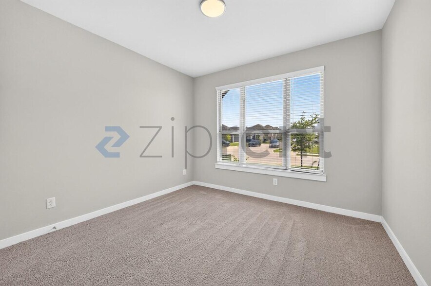 Building Photo - Unit