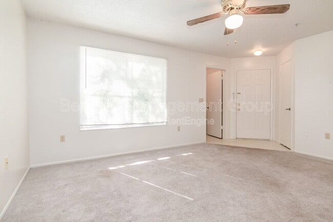 Building Photo - 642 Dory Ln