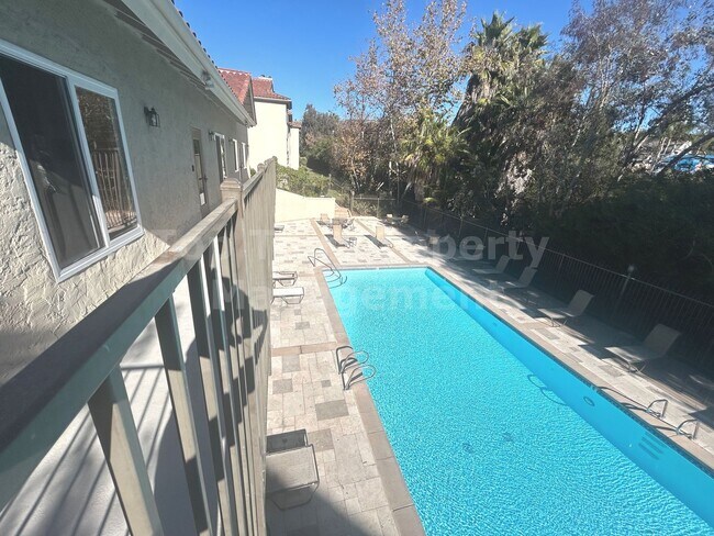 Building Photo - ***Updated 1 bed, 1 bath, 733 sqft Condo in the Heart of La Costa - Available 12/14***